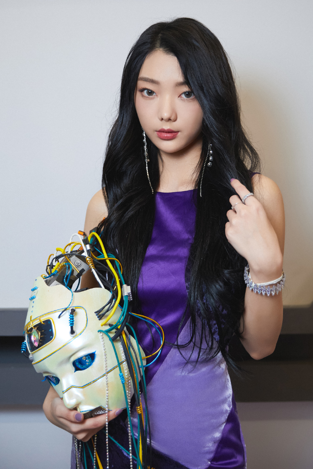 简介:李紫婷紫裙性感靓丽写真图片,分享一组李紫婷图片给大家,图中的