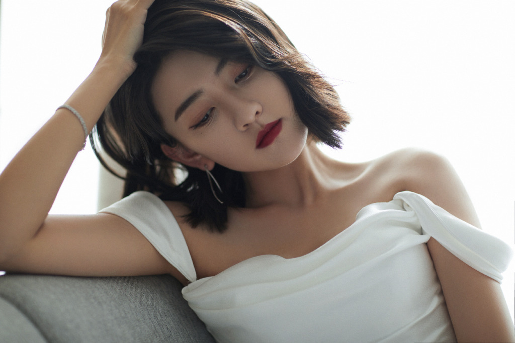 梁洁高叉长裙美艳性感写真图片44