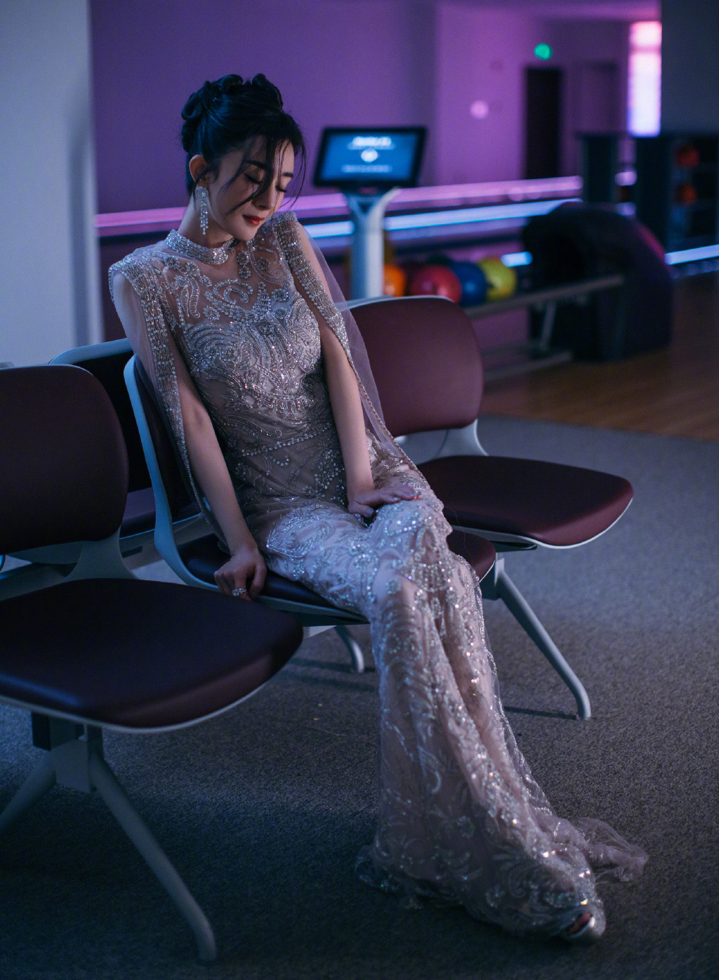 杨幂金色碎钻流沙长裙性感写真29