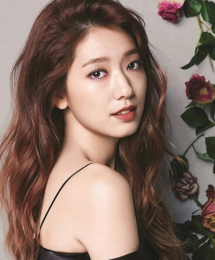 明星图片 韩国 女 朴信惠 > 性感美女朴信惠妩媚优雅个性写真(1/10)