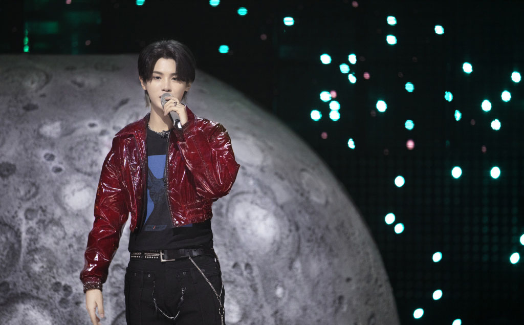 《明星大侦探6》图片,分享一组黄明昊图片给大家,图中的明星图片壁纸