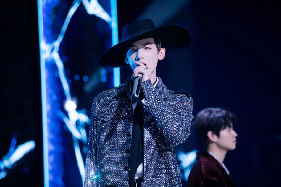 白敬亭泪痣妆贵气绅士帅照图片24