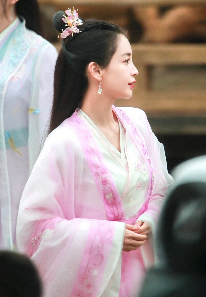 angelababy古装 全身,angelababy古装全身 简介:angelababy古装造型写真,分享一组angelababy图片给大家,图中的