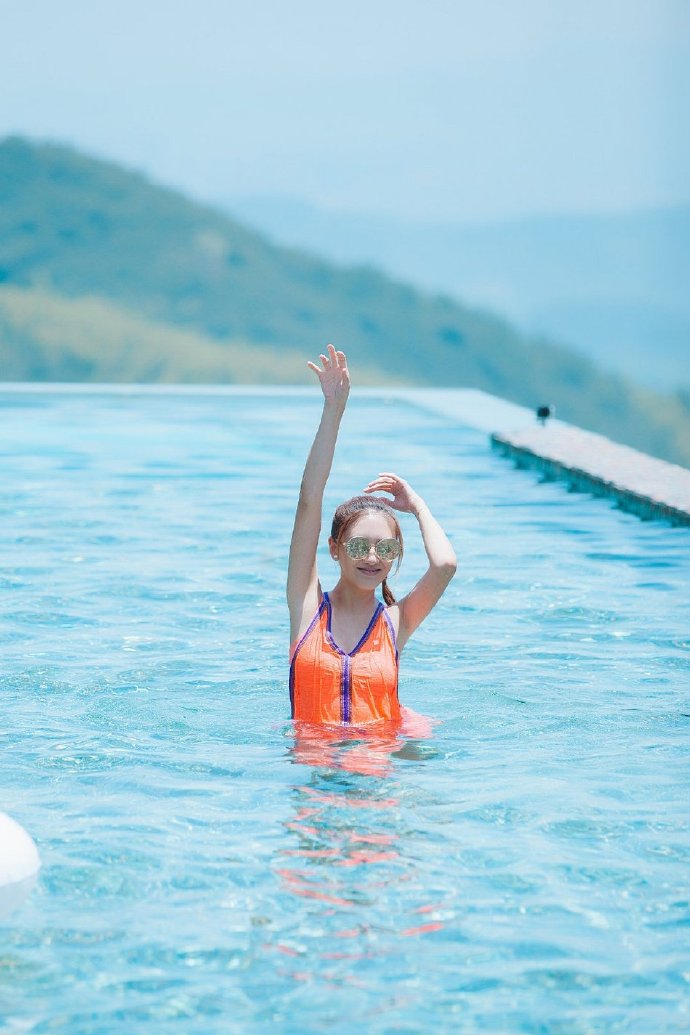 性感美女应采儿泳装妩媚优雅写真48