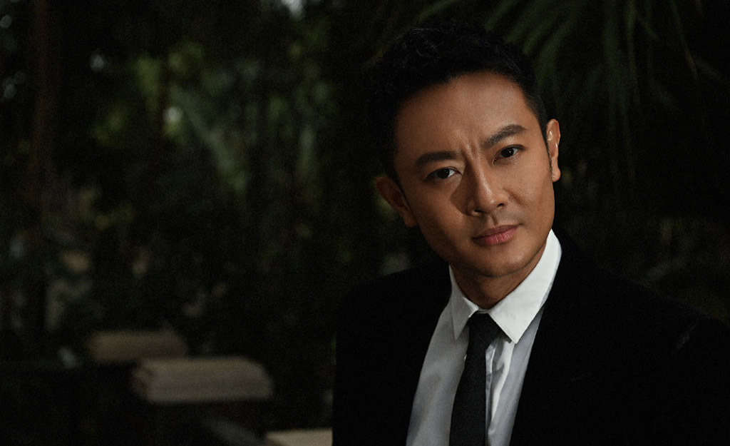 印小天黑色西装魅力写真图片29