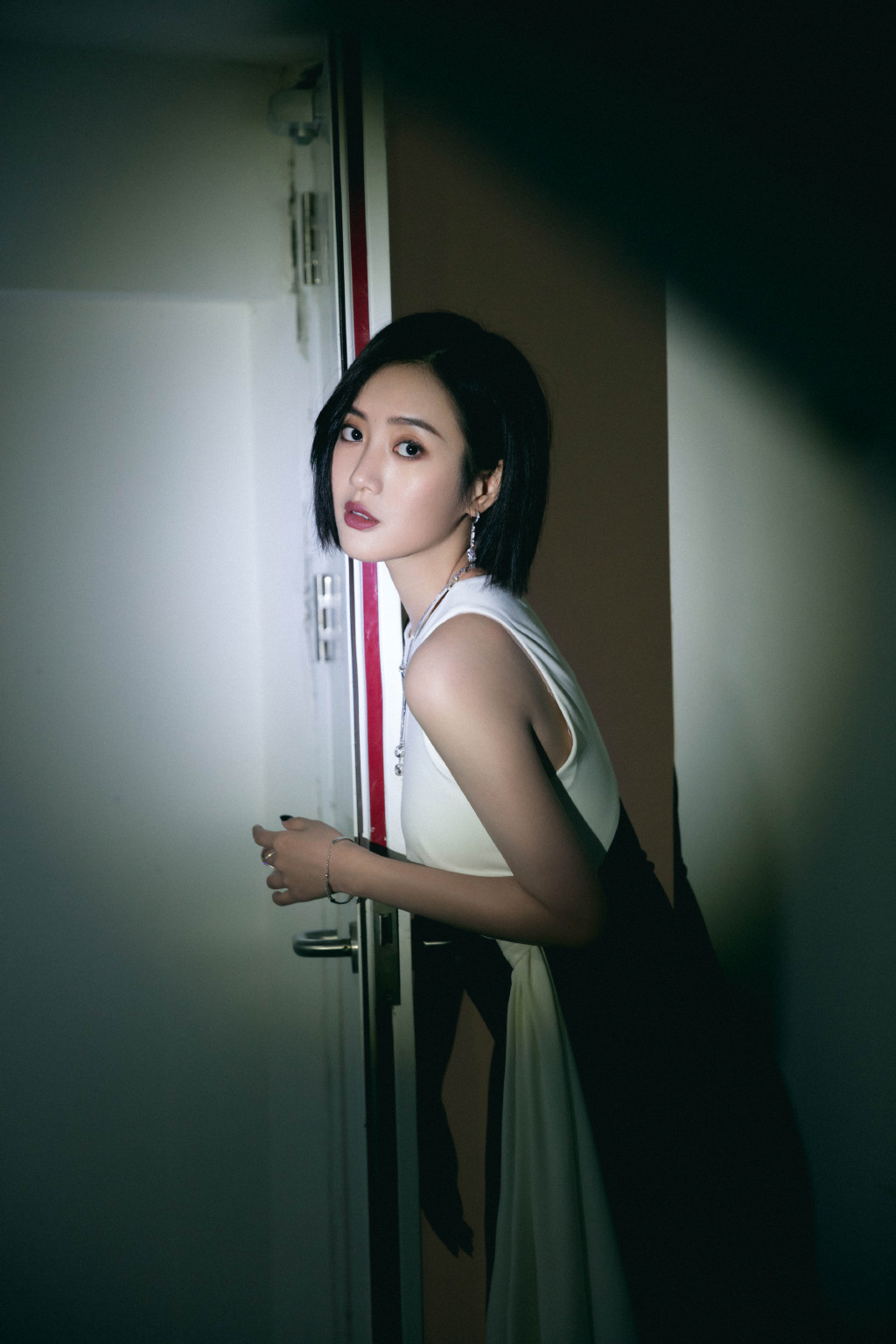 简介:王梓薇高开叉礼服性感2020芭莎珠宝活动照图片,分享一组王梓薇