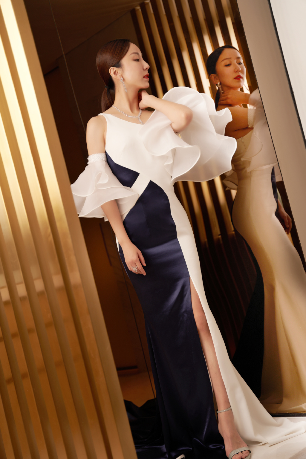 娄艺潇开叉礼服性感妩媚写真211