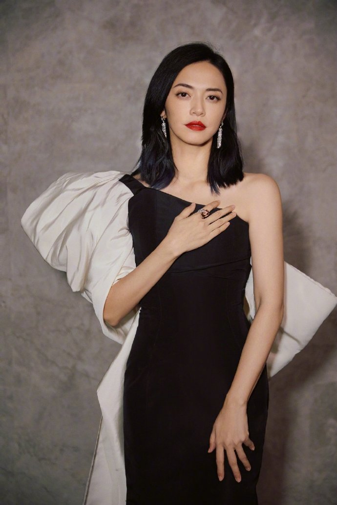 姚晨性感优雅妩媚写真16