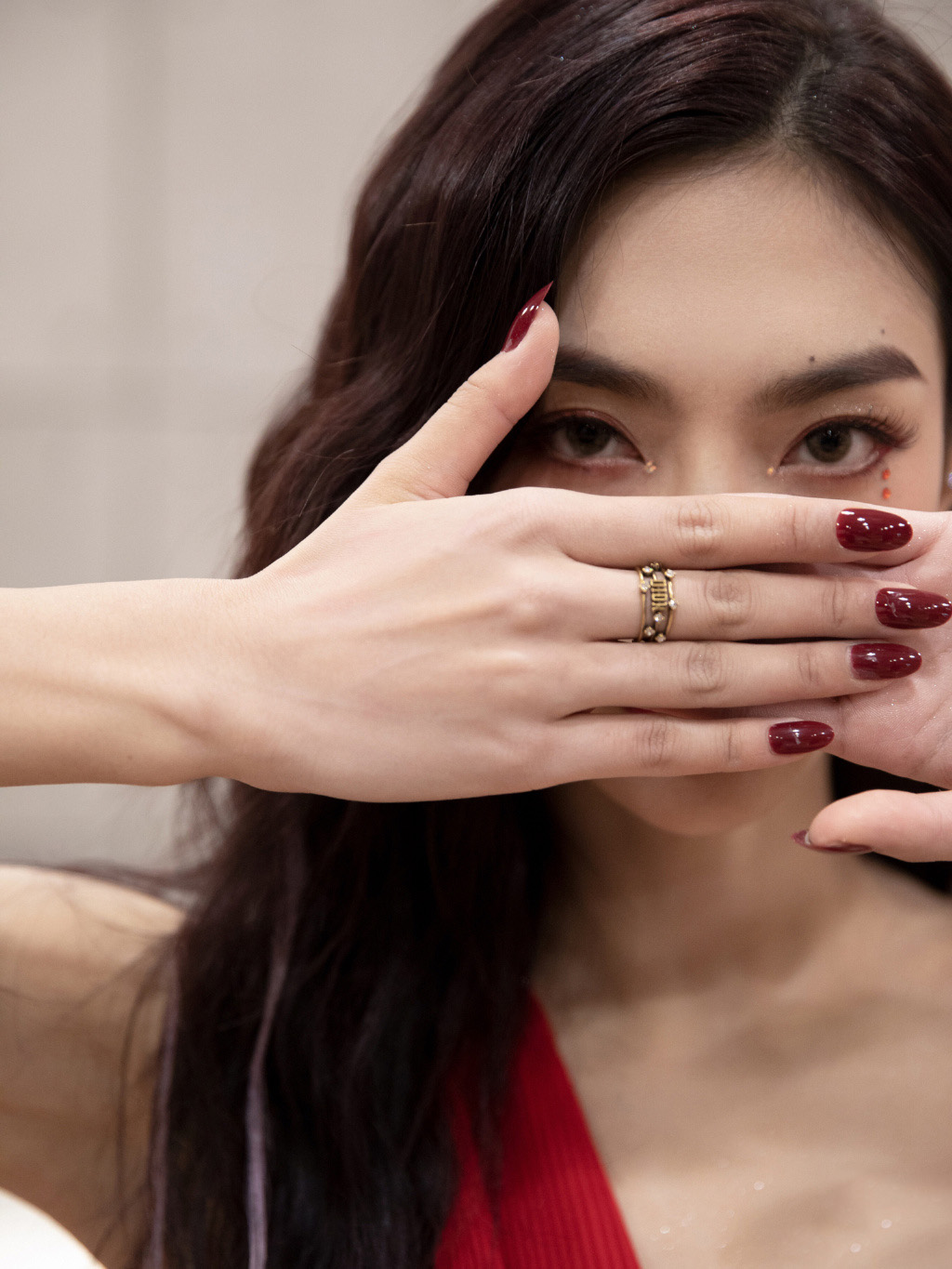 曾可妮美艳红裙性感写真图片55