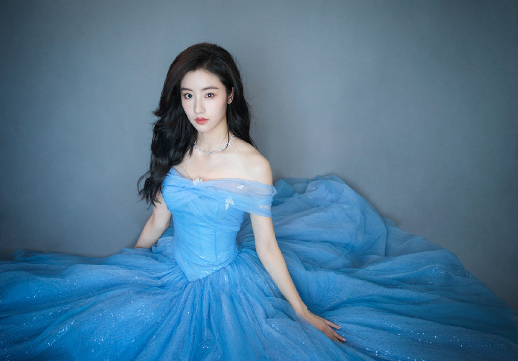 分享一组毛晓慧图片给大家,图中的明星图片壁纸会点缀你的电脑桌面