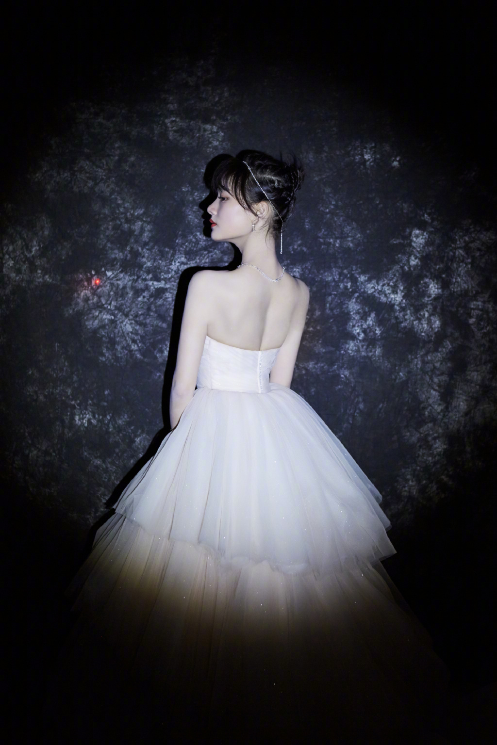 任敏抹胸蛋糕裙优雅清甜写真图片79