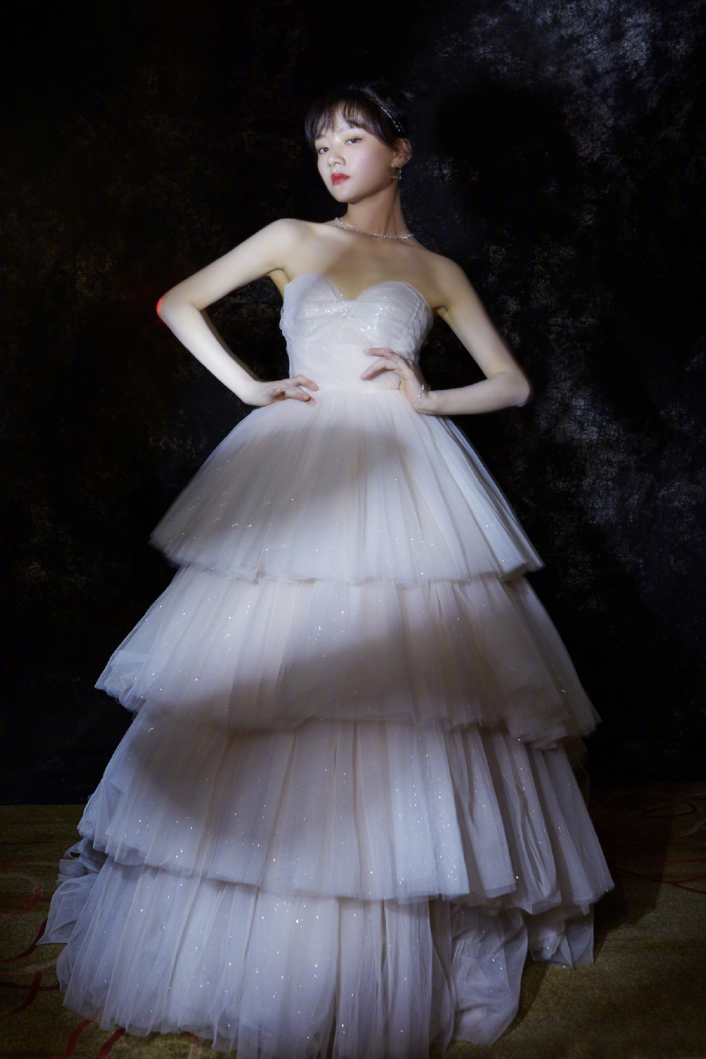 任敏抹胸蛋糕裙优雅清甜写真图片66