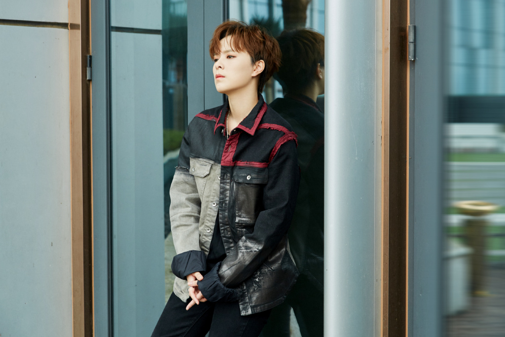 sunnee杨芸晴黑色look率性时尚写真29