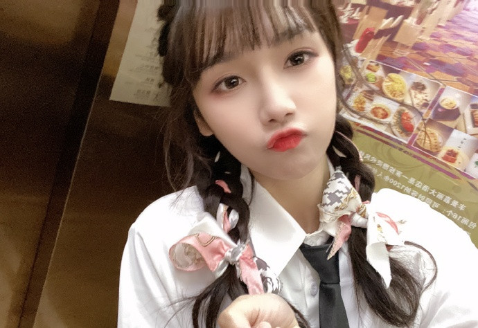 简介:清纯美女宋昕冉自拍照写真,分享一组宋昕冉图片给大家,图中的