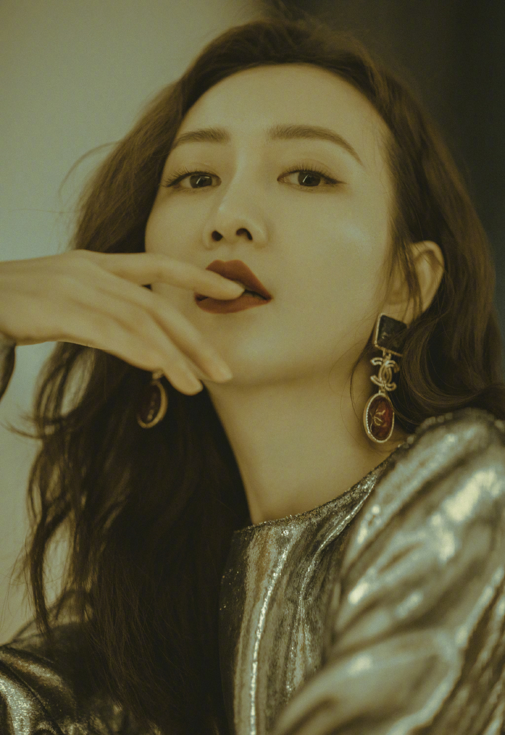 王鸥性感银色长裙写真图片49