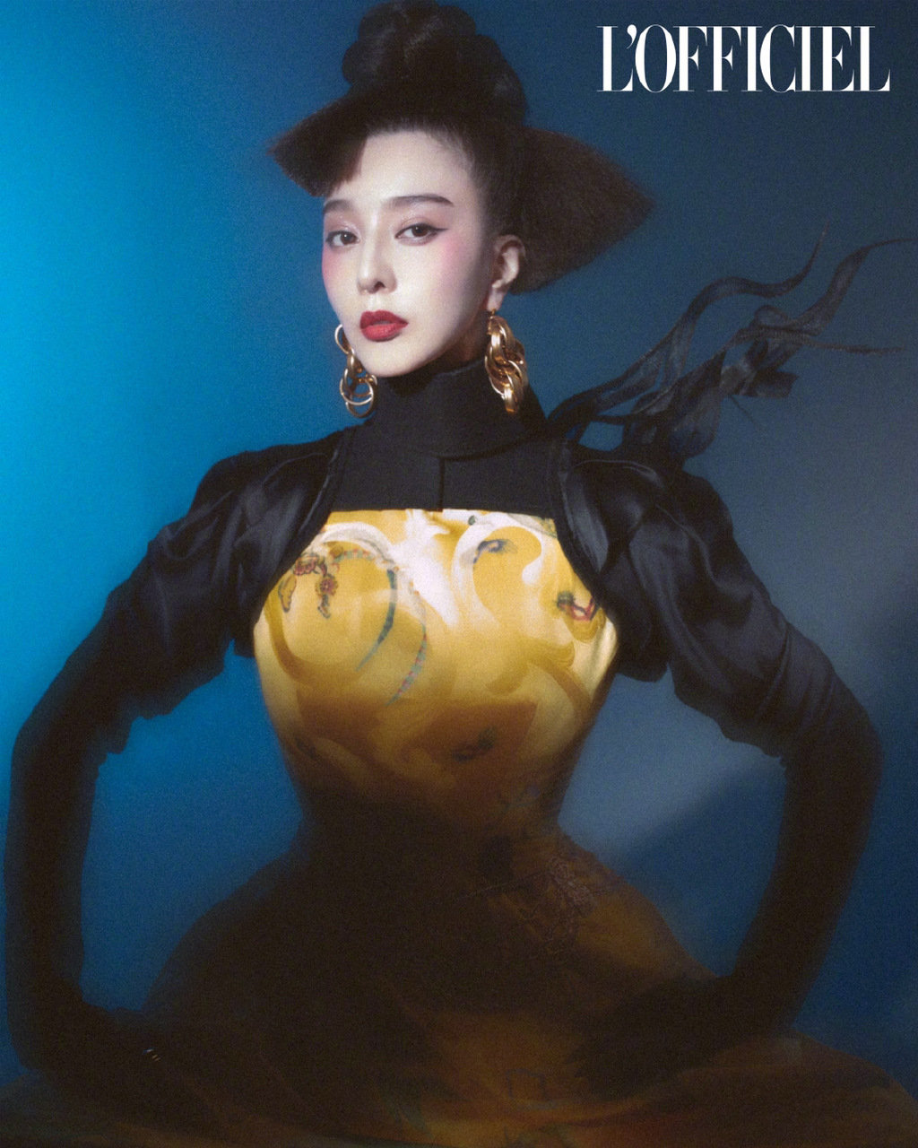 简介:范冰冰性感冷艳复古写真大片,分享一组范冰冰图片给大家,图中的