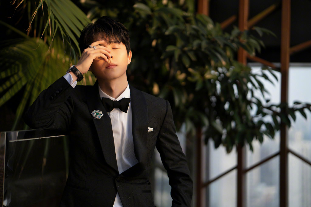 分享一组刘昊然图片给大家,图中的明星图片壁纸会点缀你的电脑桌面