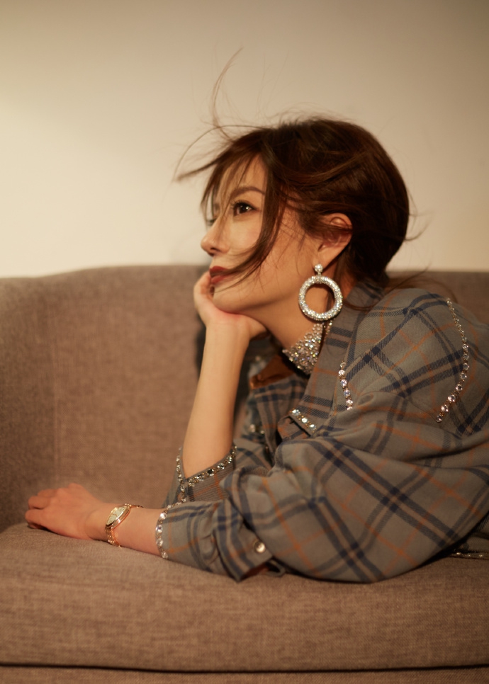 赵薇鎏金连体衣时尚优雅写真图片79