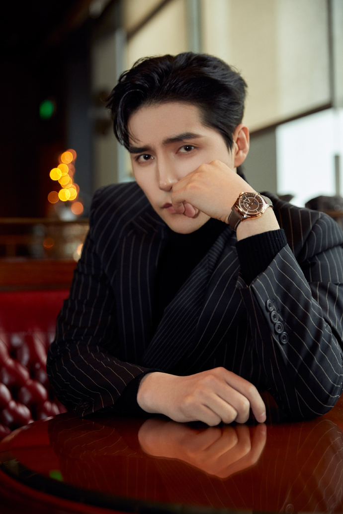 帅哥明星阿云嘎西装写真110