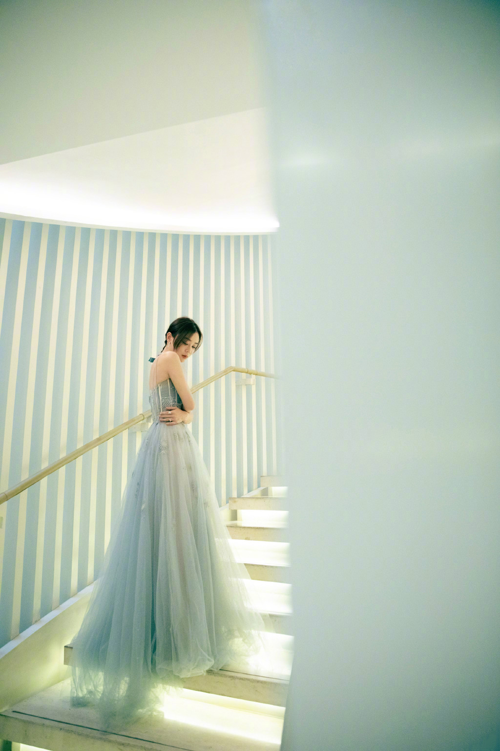 袁姗姗白纱长裙优雅写真图片34