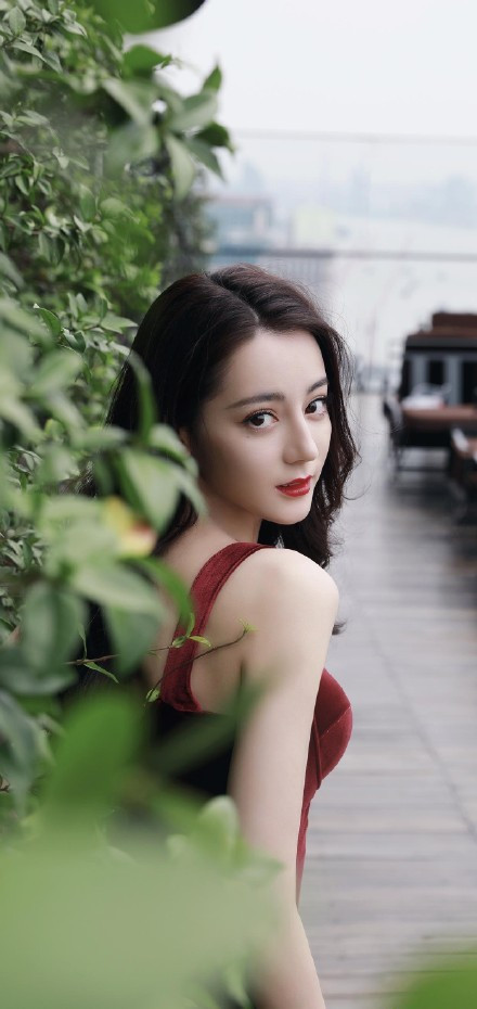 性感迷人迪丽热巴大眼妩媚吊带写真15