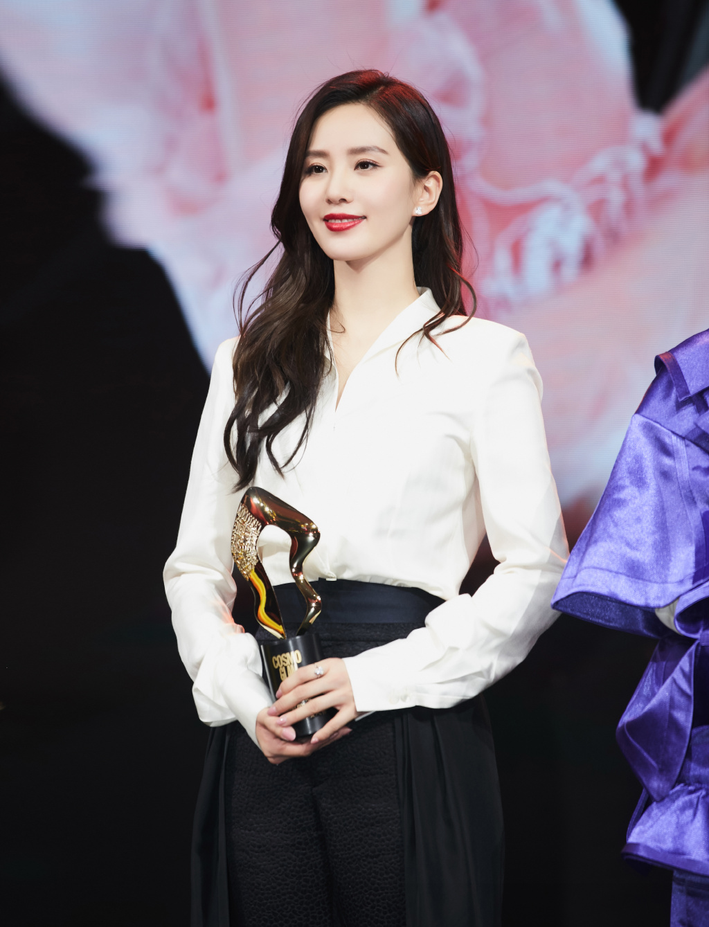 刘诗诗拖尾西装礼服气质性感活动照图片14