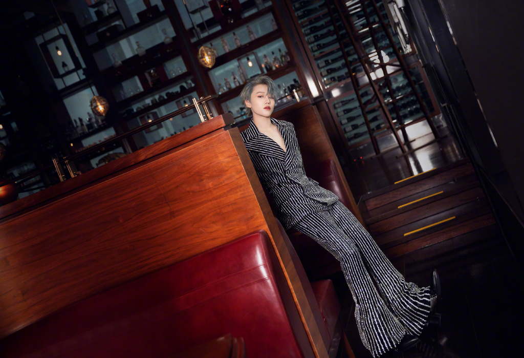 the9刘雨昕钻条纹套装酷美写真图片512