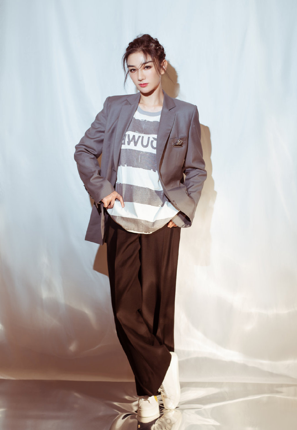 黄奕利落西服性感图片写真26