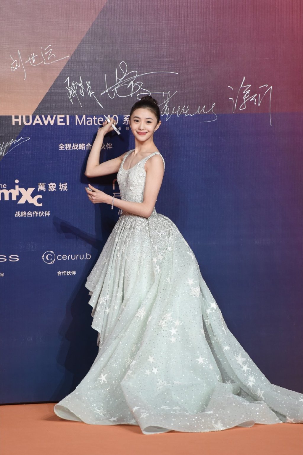 刘浩存水绿长裙金鸡奖红毯照图片66