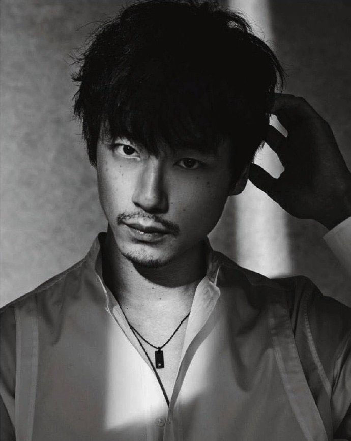 简介:有村架纯坂口健太郎成熟风格写真图片,分享一组有村架纯图片给