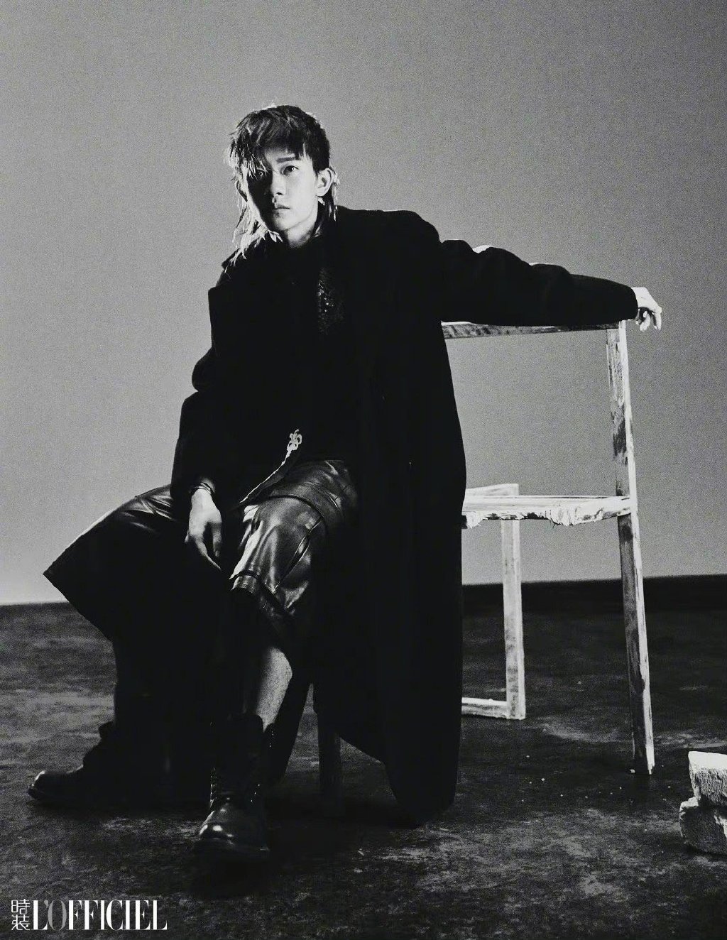 易烊千玺紫色挑染鲻鱼头大片写真图片1213