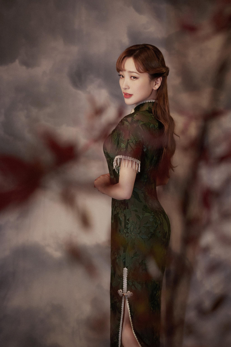 金莎墨绿色旗袍甜美典雅高贵写真图片78
