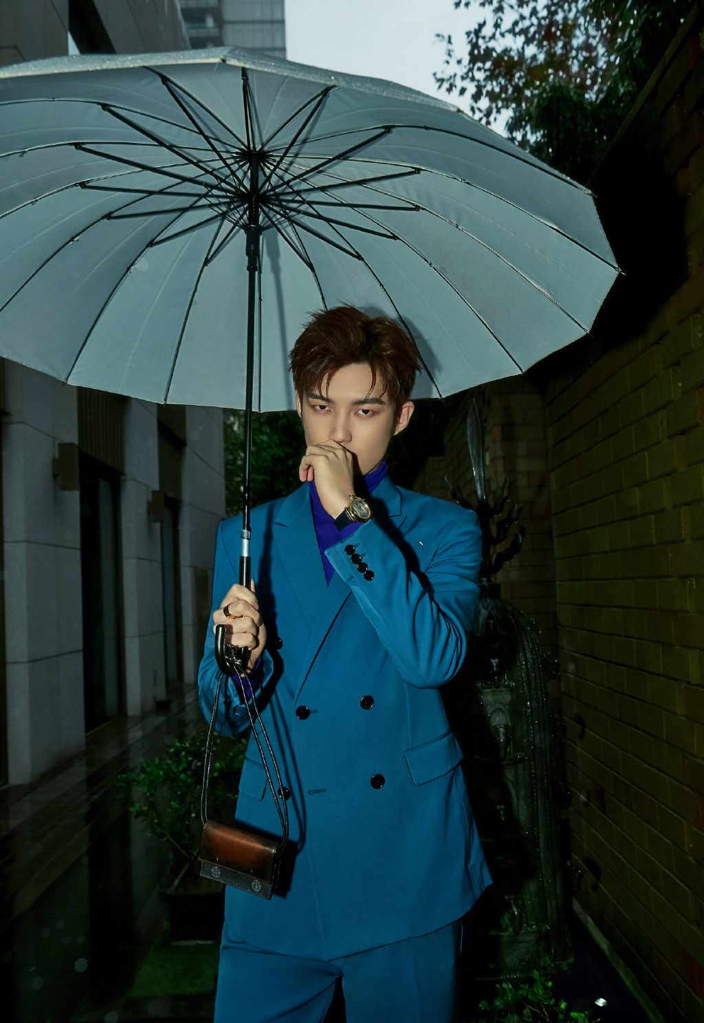 董力深浅蓝色西装帅气图片写真56