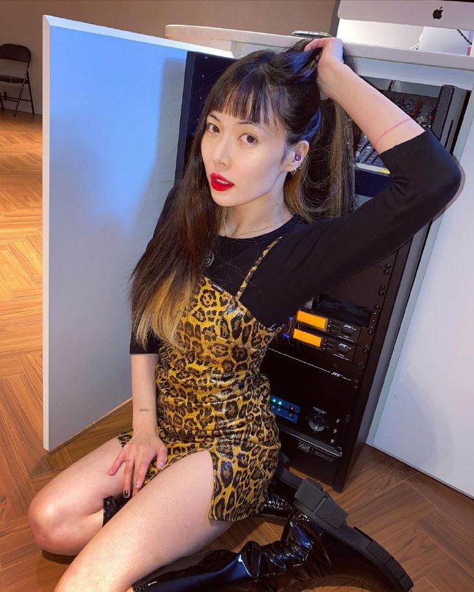 泫雅豹纹吊带裙性感撩人美照图片79