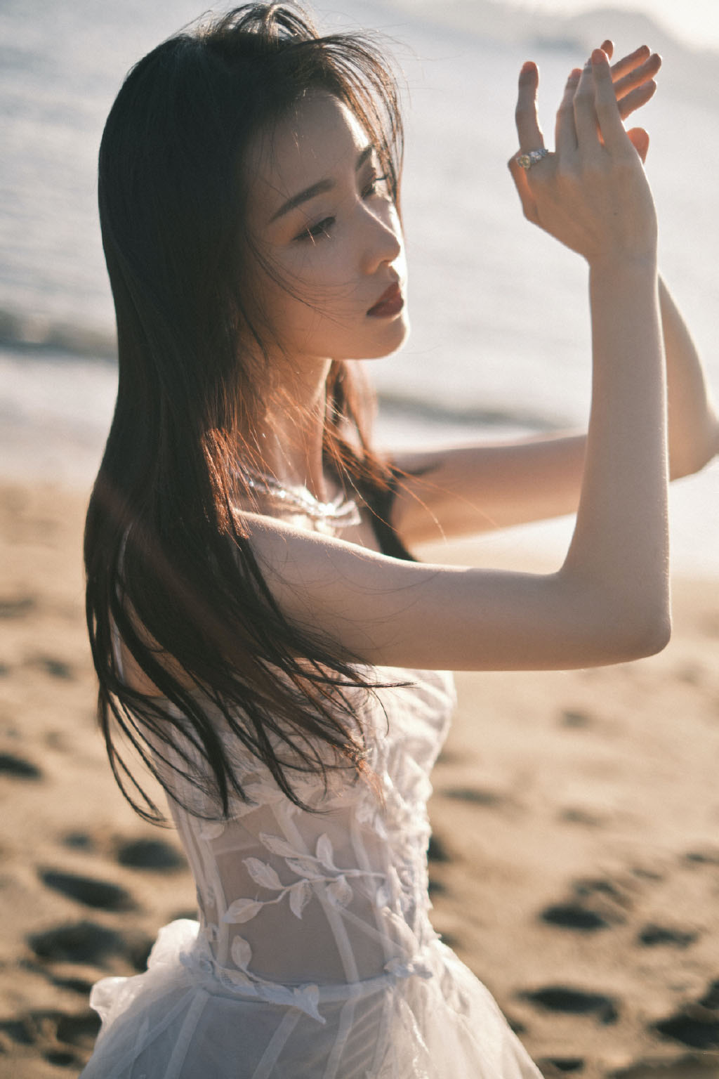 陈都灵海边落日优雅写真图片1216