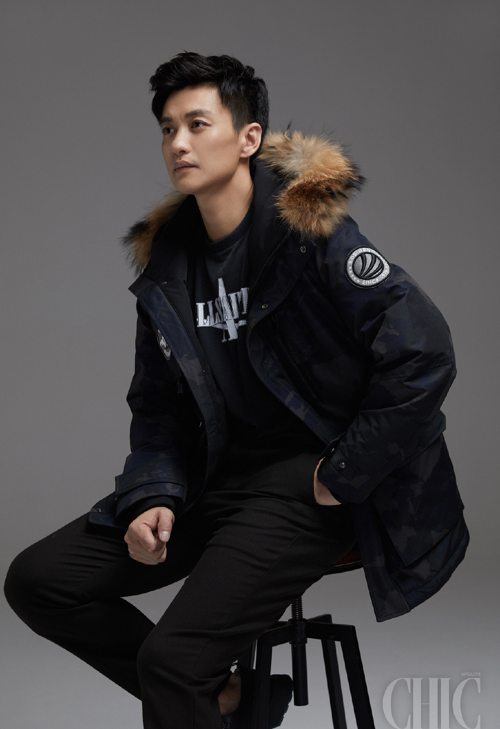 周一围黑白成熟帅气写真图片412