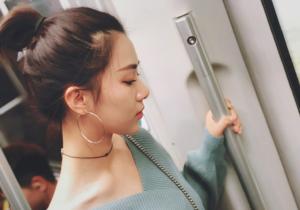 关芯v领毛衣随性街拍照图片66