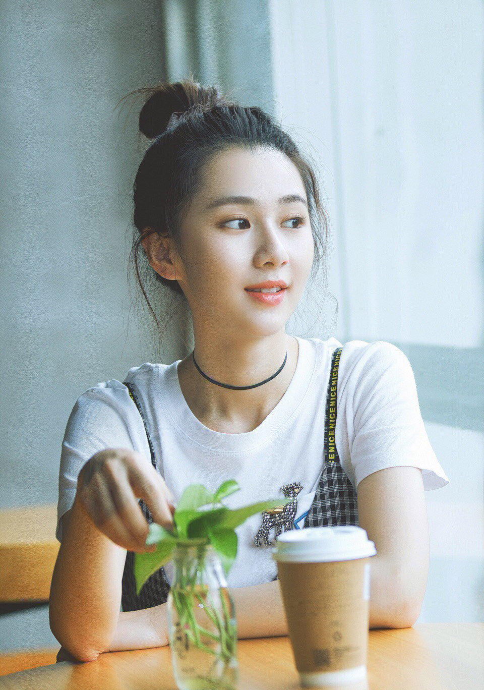 简介: 关芯元气性感写真图片,分享一组关芯图片给大