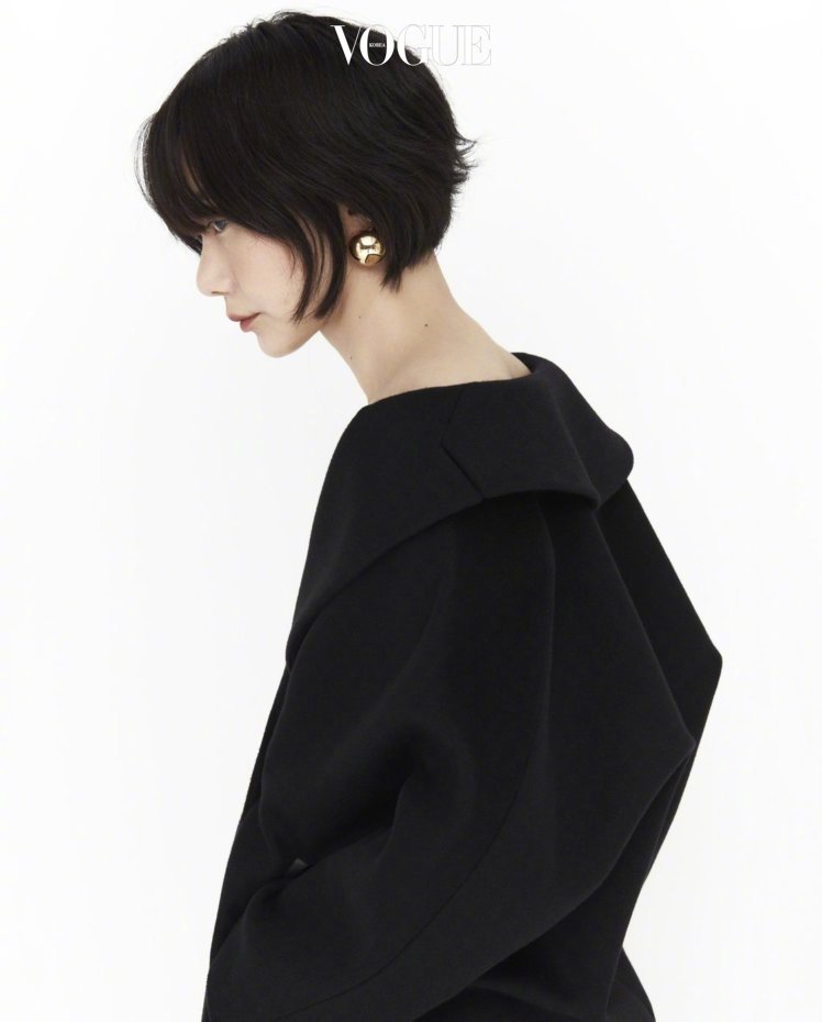 裴斗娜短发简约风画报写真图片89
