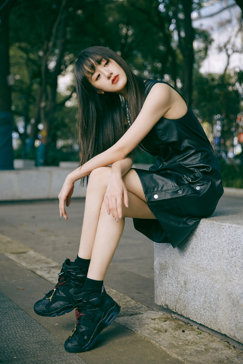 袁冰妍黑色皮裙时尚写真图片14
