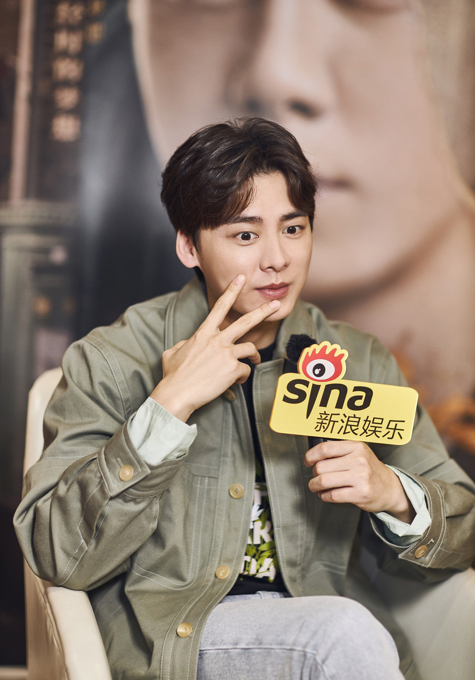李易峰绿夹克休闲阳光帅照图片18