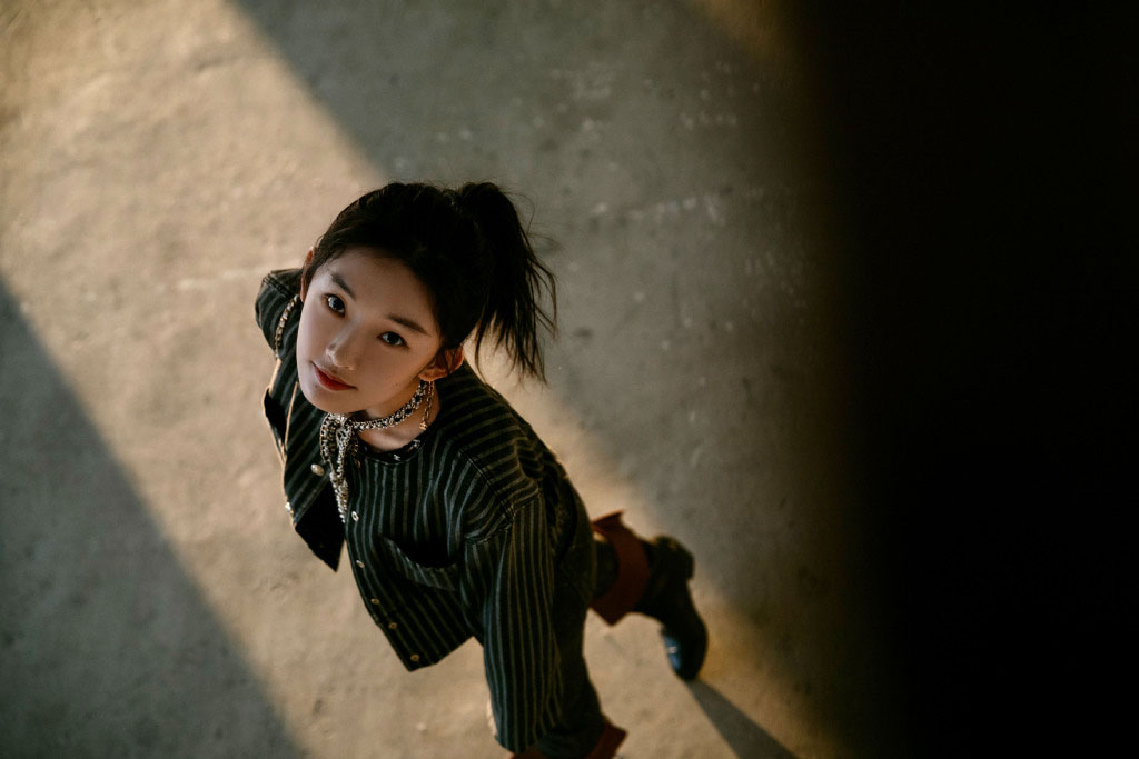 周依然高马尾摩登酷美写真图片613