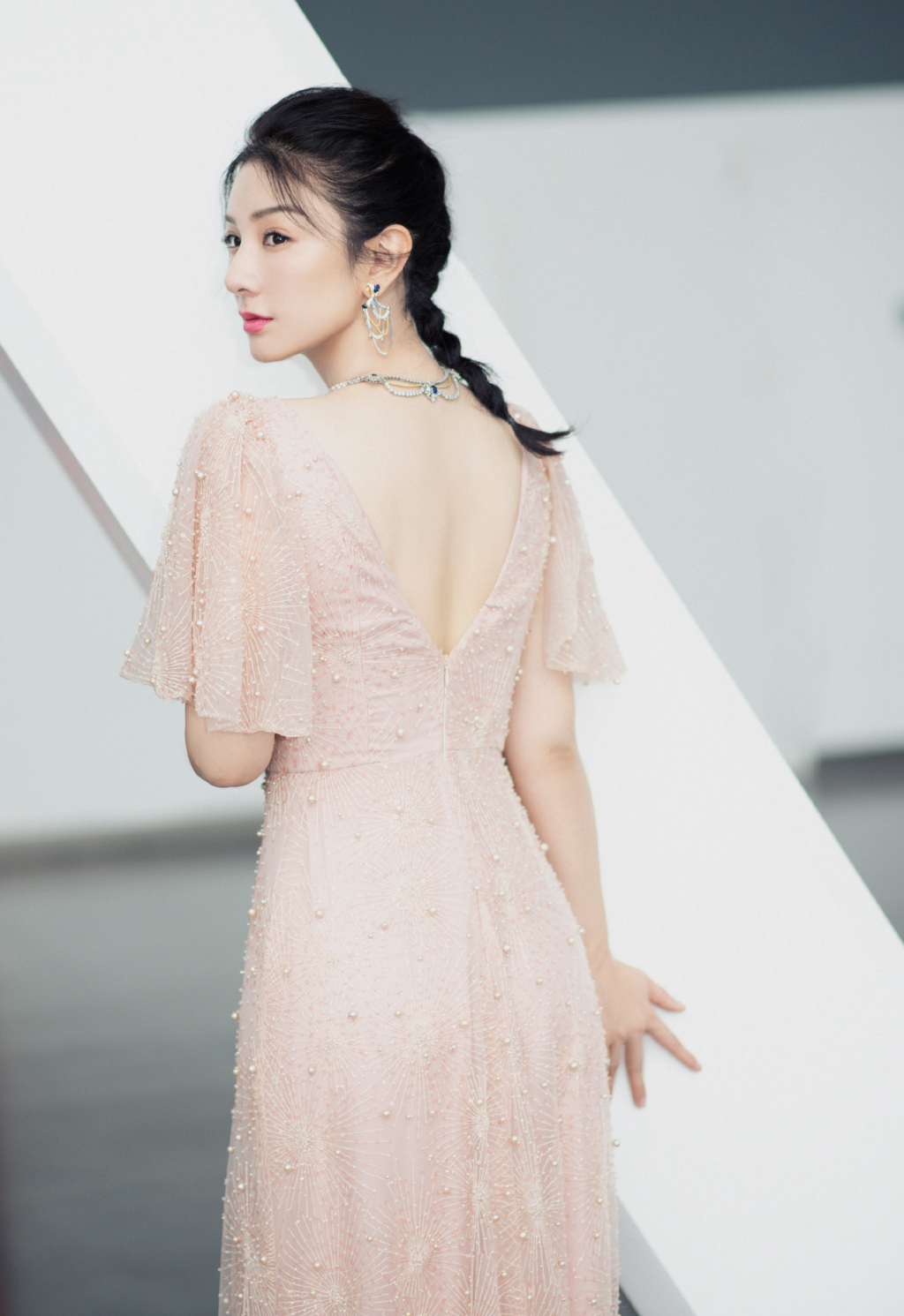 黄奕粉裙性感靓丽写真图片57