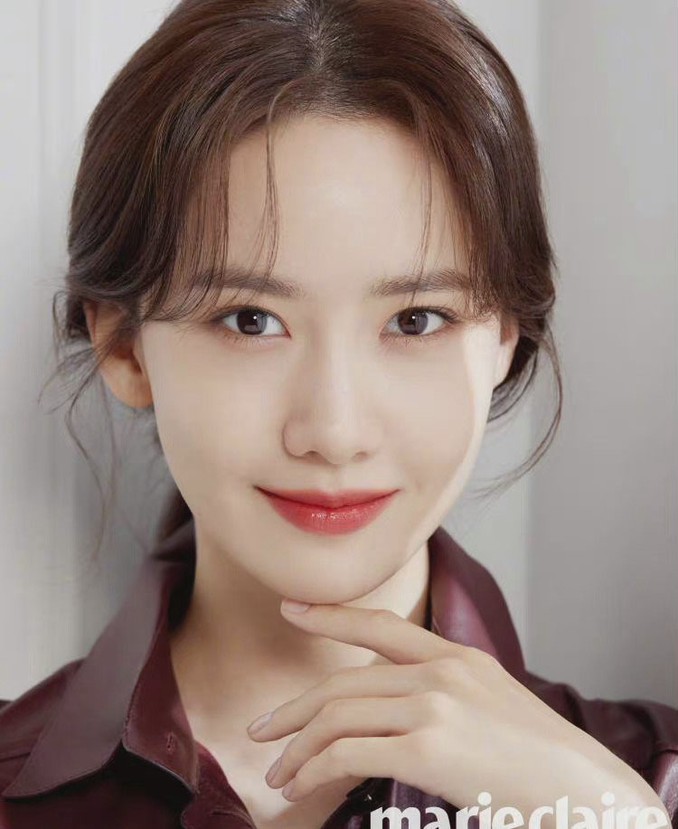 简介:林允儿温柔优雅杂志大片写真图片,分享一组林允儿图片给大家,图