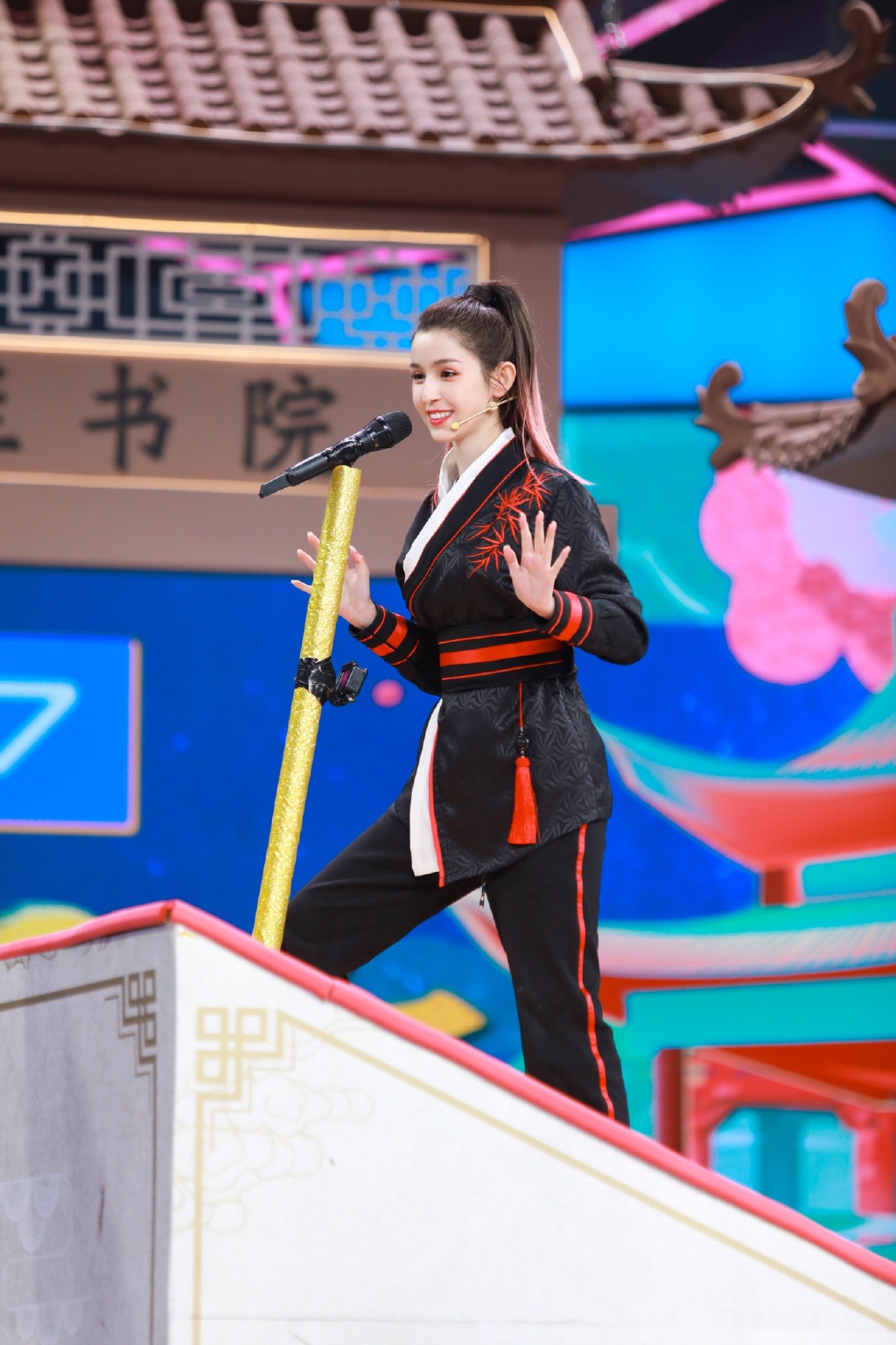 哈妮克孜古装俏皮综艺剧照图片29