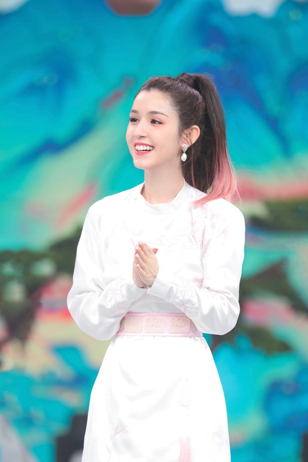 哈妮克孜古装俏皮综艺剧照图片39