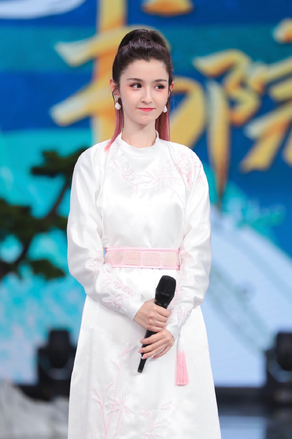 哈妮克孜古装俏皮综艺剧照图片69