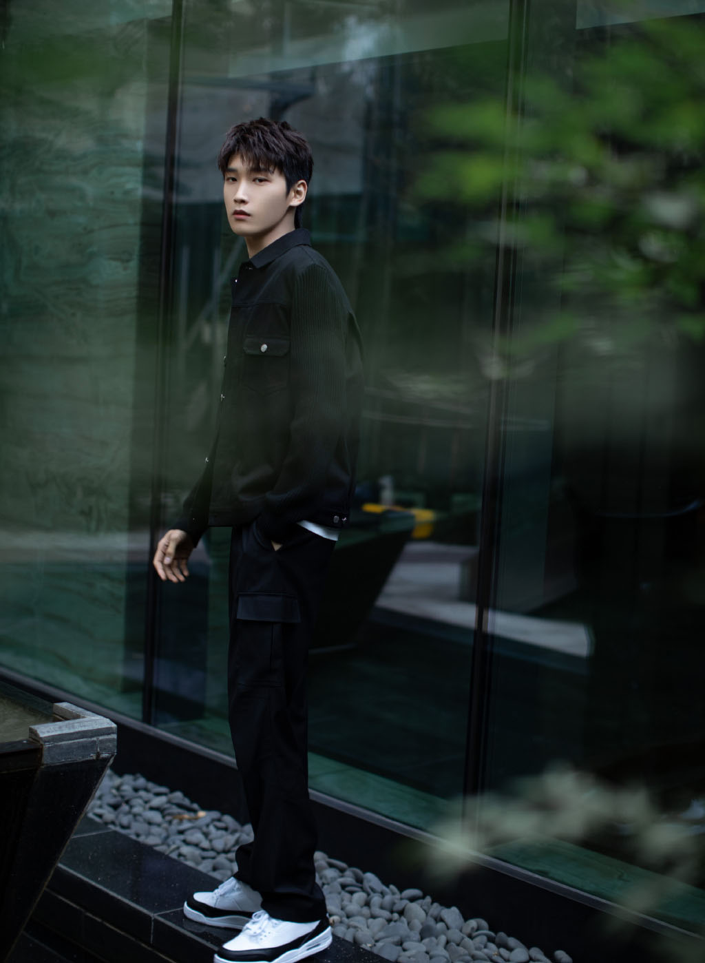 邢昭林简约黑色系写真图片33