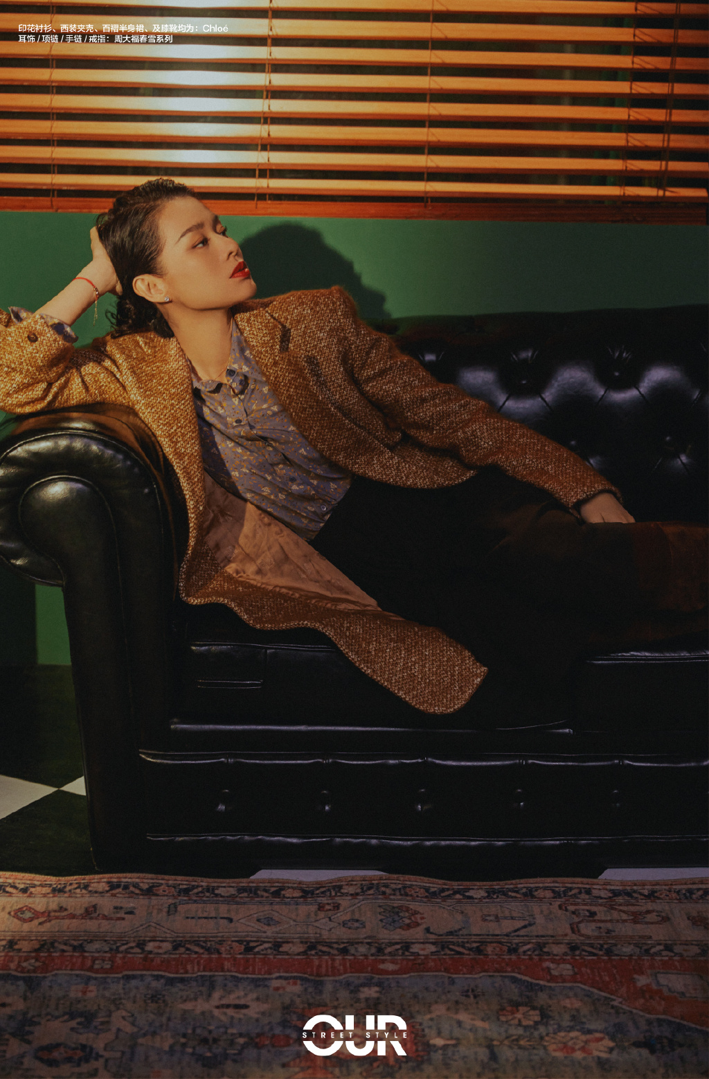 胡杏儿秋日西装复古写真图片26