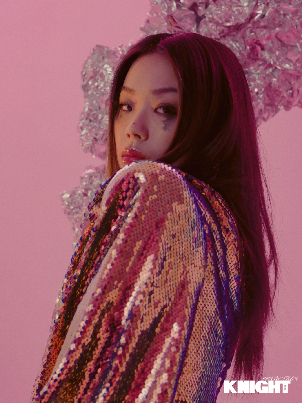 简介:万妮达甜酷光影写真图片,分享一组万妮达图片给大家,图中的明星